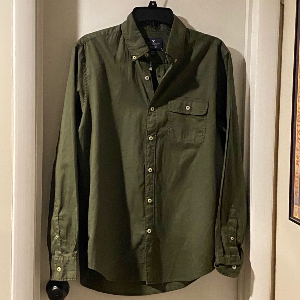 NWOT men’s AE dress shirt, size medium
